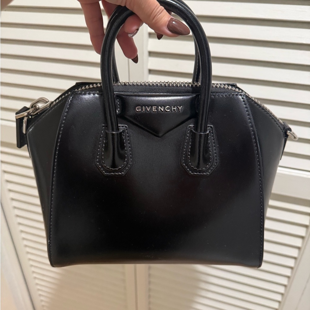 Pre-owned Givenchy Antigona Mini Black Smooth Leather Satchel